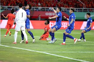 U23亚洲杯手球判罚案例对比：球先碰身体再反弹到手上不判点球